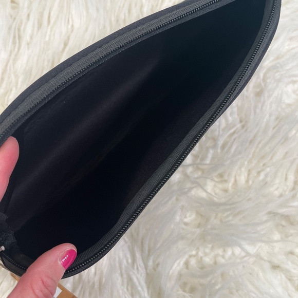 SKIMS "Embossed Pouch in Black Onyx" - Picture 2 of 5